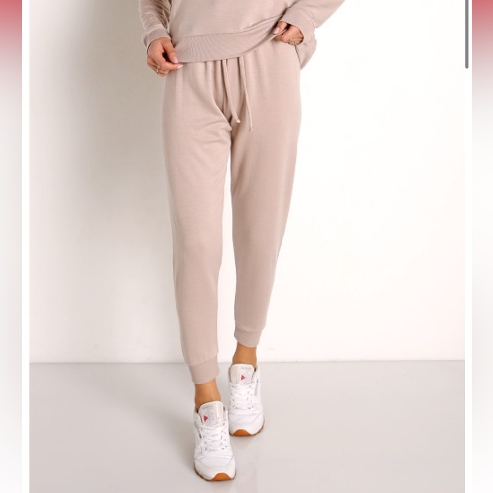 Beyond Yoga Cozy Fleece Lounge Around Midi Jogger